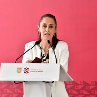 Sheinbaum al INE: “Están más preocupados por los tuis que por promover la democracia”