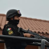 Civiles armados emboscan a policías en Anáhuac, NL; hay un agente muerto
