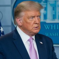 'No estaría en la Casa Blanca si no fuese por su marido”: Trump a Michelle Obama