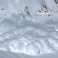 Video: una avalancha ocasionó flor de susto en el cerro Catedral