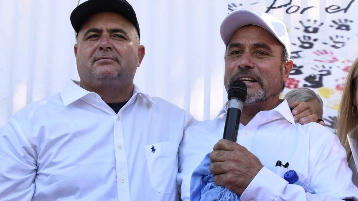 Julián y Adrián LeBarón marcharon del Ángel de la Independencia