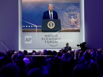 Trump en Davos: “Estamos lidiando muy bien con México”
