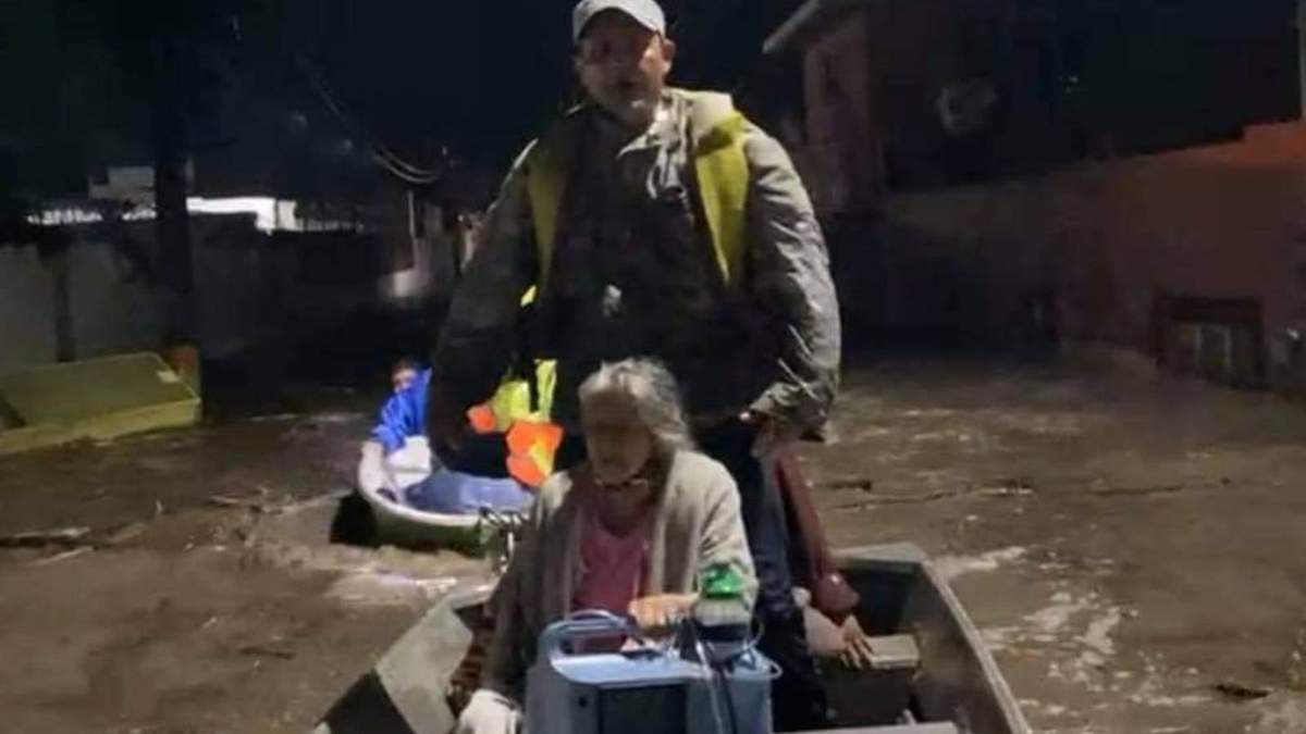 Muchas personas debieron ser evacuadas en lanchas