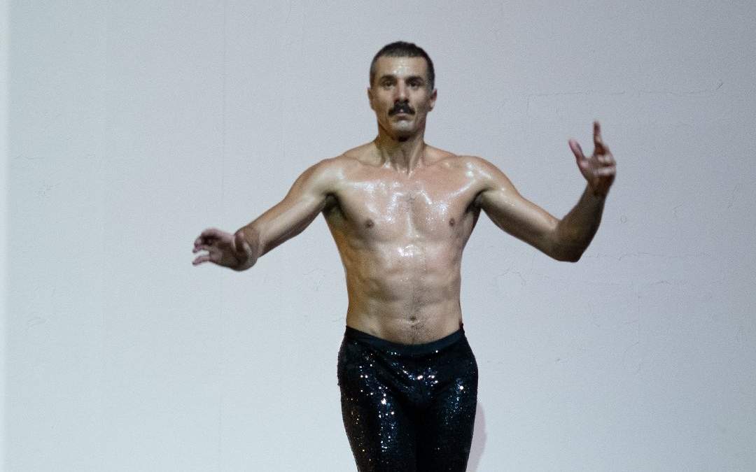 Artista performático de origen griego Dimitris Papaioannous