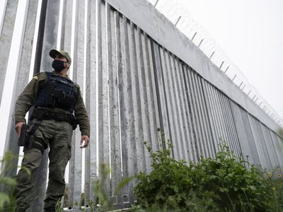 Grecia se niega a recibir a los refugiados afganos y construye un muro fronterizo