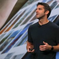 De ingeniero de hardware a CEO: El reto de John Ternus al suceder a Tim Cook al frente de Apple