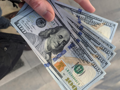 El dólar superó los $1500 pesos, pero las acciones argentinas suben en Wall Street