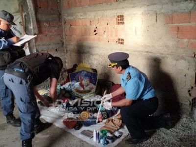 Detuvieron en Villa la Angostura a una pareja que robó pertenencias a una turista chilena
