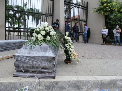 Ecuador: un velorio virtual  para honrar a los seres queridos en tiempos de pandemia