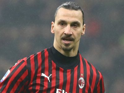 Oficial, Zlatan Ibrahimovic volvió al fútbol pese al coronavirus