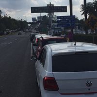 Michoacán recibe 1.7 millones de litros de gasolina, pero persiste caos y unidades paradas