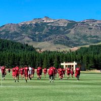 San Martín de los Andes podría recibir a un importante equipo de fútbol este verano
