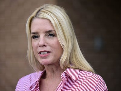 Trump propone a Pam Bondi como fiscal general de EU tras renuncia de Gaetz a dicha postulación