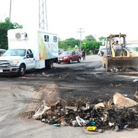 Tras 6 días de bloqueo, maestros liberan carretera en Villahermosa