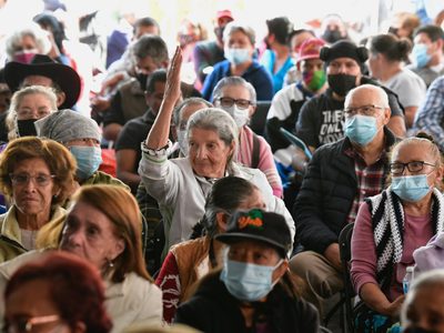 Morena busca reducir a 62 años la entrega de pensión de adultos mayores indígenas