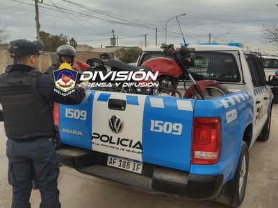 Por circular en moto sin patente descubrieron que transportaba marihuana