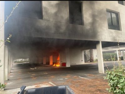 Un policía herido durante el incendio deliberado de una sinagoga en Francia