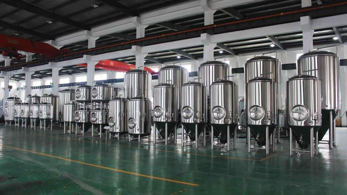 Ofrecen instalaciones para elaborar alcohol. Fuente.: (twitter)