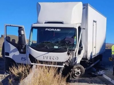 Grave choque en la Ruta 237: dos conductores quedaron atrapados tras un violento impacto
