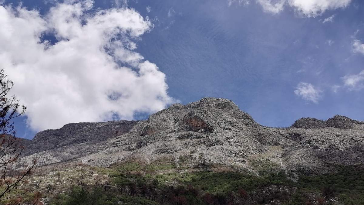 Sierra de Santiago, consumida por las llamas