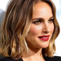 Natalie Portman publicó una foto de su vestido de novia, después de ocho años de su boda