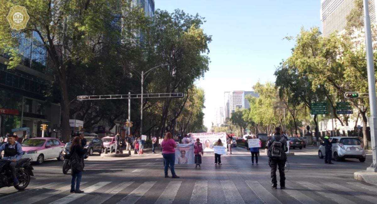 Marcha en Paseo de la Reforma rumbo a la FGJCDMX para pedir la destitución de Sayuri Herrera, coordinadora General de Delitos de Género