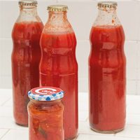 No tires las botellas de vidrio de salsa de tomate, dale un toque a la decoración de tu casa con esta idea fácil