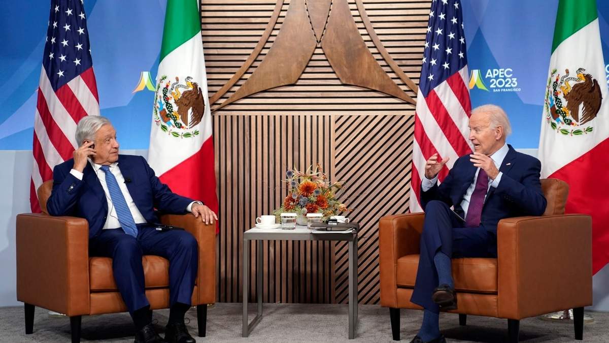 Los presidentes Andrés Manuel López Obrador y Joe Biden en la cumbre APEC
