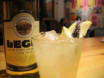 La caña Legui, una bebida fuerte para contrarrestar el frío