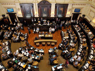 En una sesión especial, la Legislatura bonaerense debate hoy la suspensión de las PASO