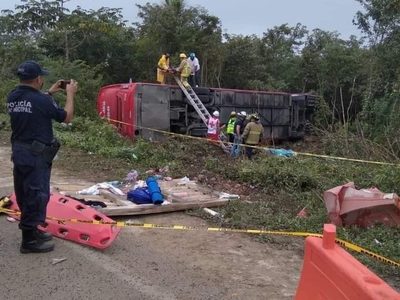 Un accidente en la carretera Cancún-Mérida deja 14 pasajeros fallecidos y 28 lesionados