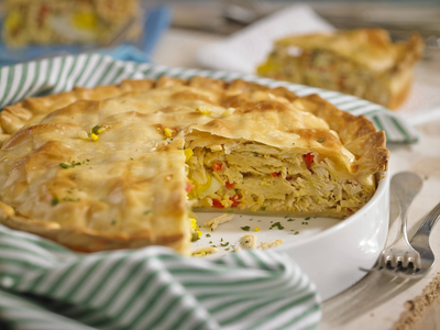 Un clásico pero un secreto: la mejor receta de la tarta de pollo que te va a enamorar