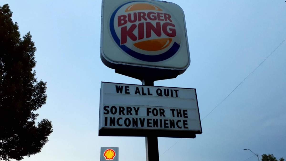 El aviso en el restaurante de hamburguesas en Lincoln