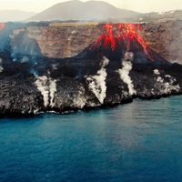 Las increíbles imágenes aéreas de la “isla” creada por la lava del volcán de La Palma y su recorrido