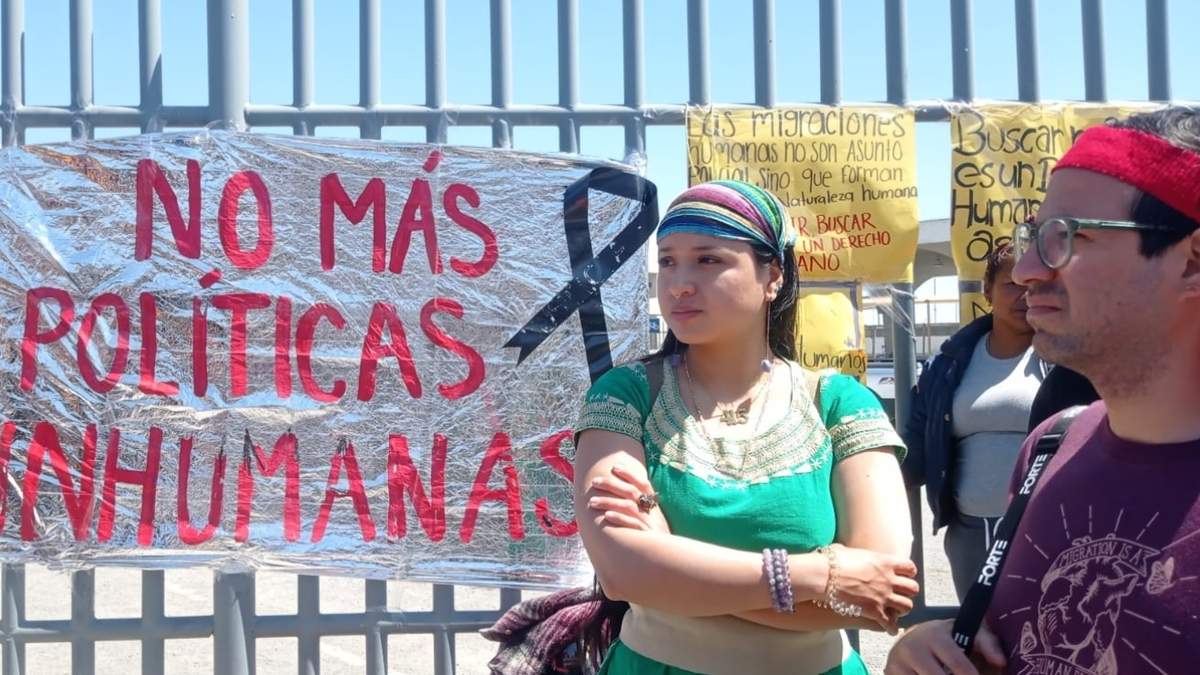 Protesta frente a la estación migratoria incendiada