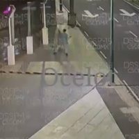 Sujeto que vandalizó sede del INAI fue captado por cámaras de seguridad