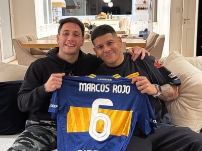 Marcos Rojo, de los botines a los guantes