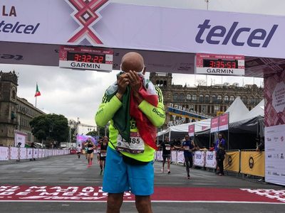 Acusan de hacer trampa al mexicano con más maratones corridos en la CDMX