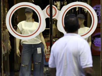 En enero, los argentinos comieron menos carne, salieron menos y usaron mucho la tarjeta