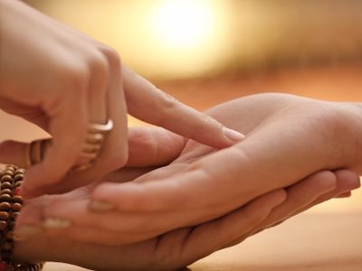 Qué dice tu mano sobre tu relación con el dinero, según la quiromancia