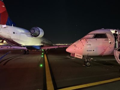 Dos aviones chocaron en el aeropuerto LaGuardia de Nueva York