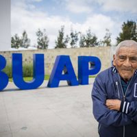 A los 84 años de edad está por graduarse como ingeniero