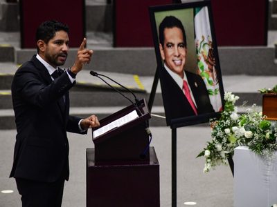 Protestan contra homenaje póstumo a Fidel Herrera en el Congreso de Veracruz