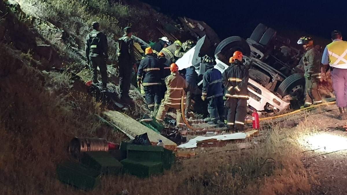 Tremendo vuelco sobre ruta 237 Fuente: (Prensa Bomberos)