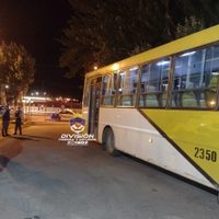La Policía demoró a un hombre que provocaba incidentes en un colectivo