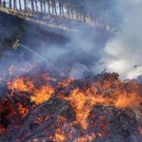 Un incendio de grandes proporciones se desató en la cantera de Gatica en San Martín de los Andes