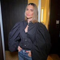 María Vázquez tiene la prenda clave para resaltar la feminidad en un estilo fluido: qué es y cómo se usa