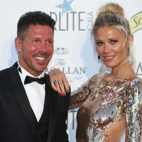 Carla Pereyra, la esposa del Cholo Simeone, derrocha estilo con sus bikinis desde las mejores playas