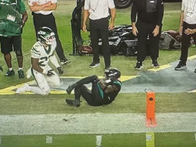 Tyreek Hill, de los Dolphins, se disloca la rodilla izquierda ante los Jets (Video)