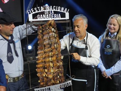 Fiesta de la Ganadería: Cornejo anunció la licitación del anillado eléctrico del Sur